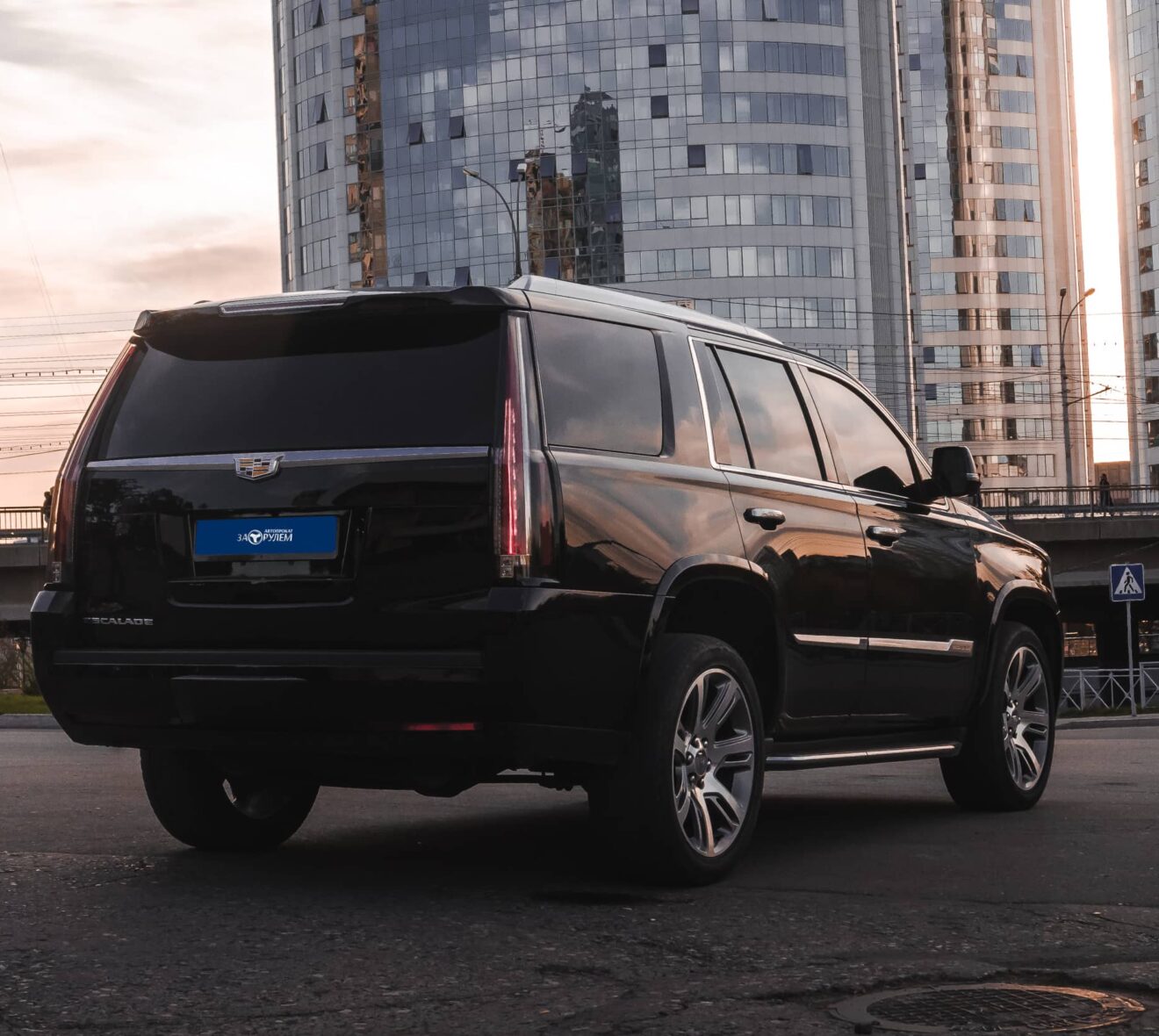 Аренда Cadillac Escalade Черный в Новосибирске без водителя