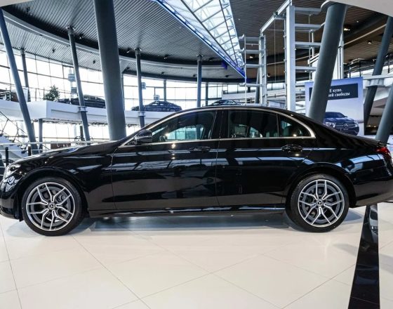 Mercedes E-class вид слева