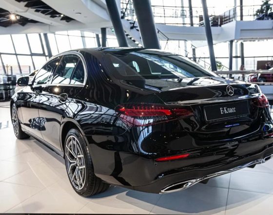 Mercedes E-class вид слева под углом