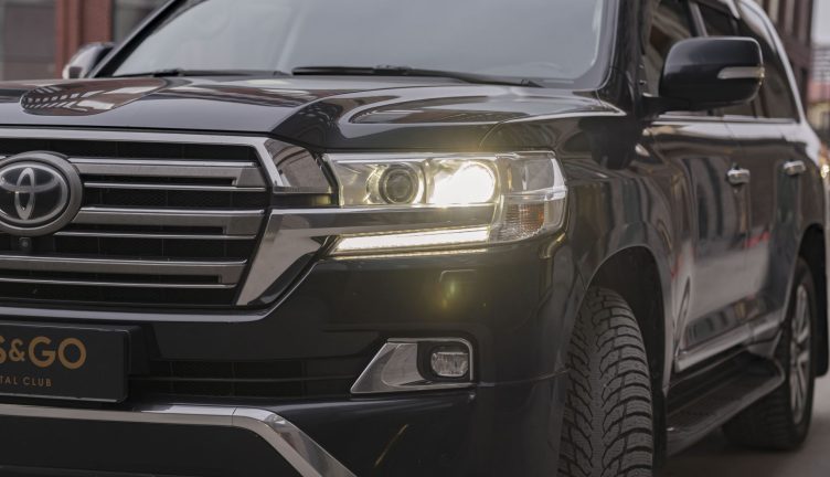 Toyota Land Cruiser 200